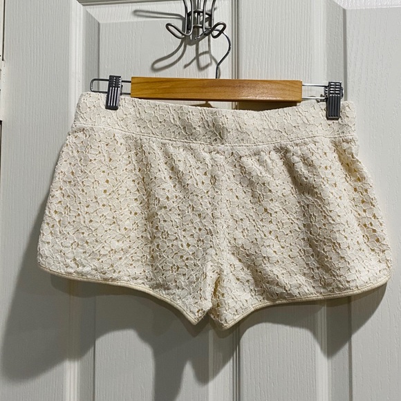 Lou & Grey cream lace shorts - Picture 5 of 5